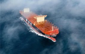 新纪录！全球最大集装箱船在中国船舶集团沪东中华造船厂交付