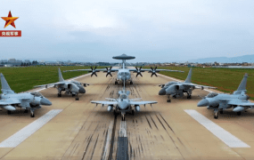 “中国人飞不了三代机”？歼-10首飞25周年，背后细节披露