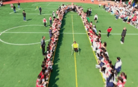 这所学校的运动会，30米的赛道专为她而设