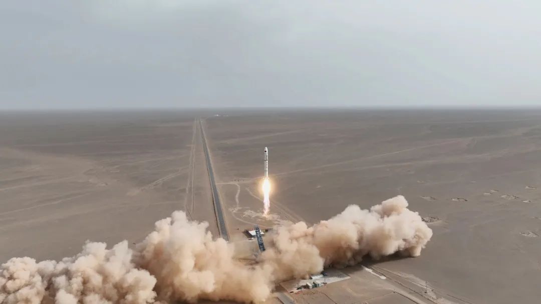 天龙二号遥一运载火箭在我国酒泉卫星发射中心成功首飞！