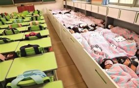 羡慕了！这所小学所有学生实现“躺睡自由”，他们是怎么做到的？