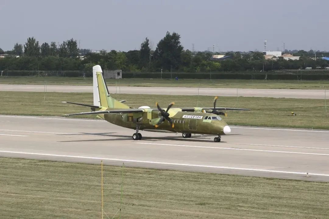 新舟”60灭火机在西安阎良成功完成平台首次试飞