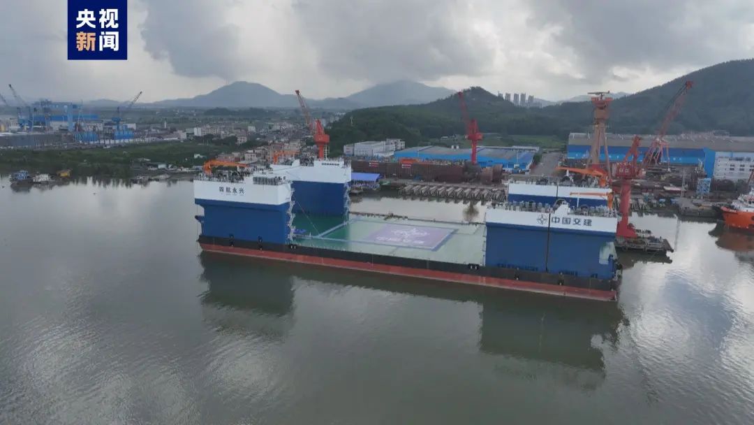 全球最大！我国自主研发建造宽扁浅吃水型半潜驳船在江门交付