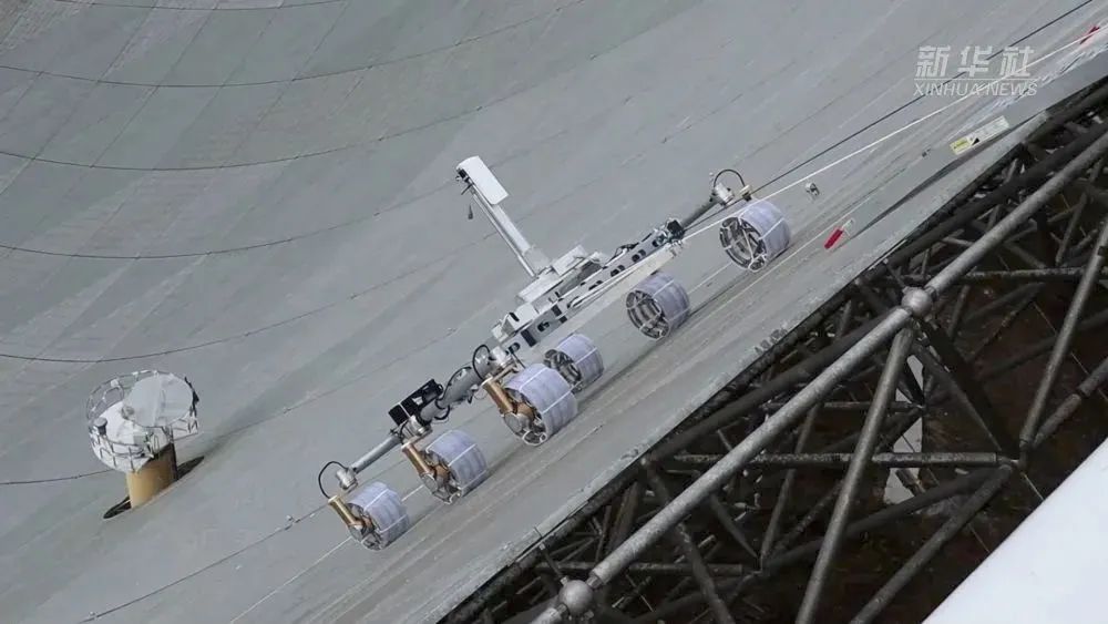 中国天眼有了“刷锅”机器人，长这样