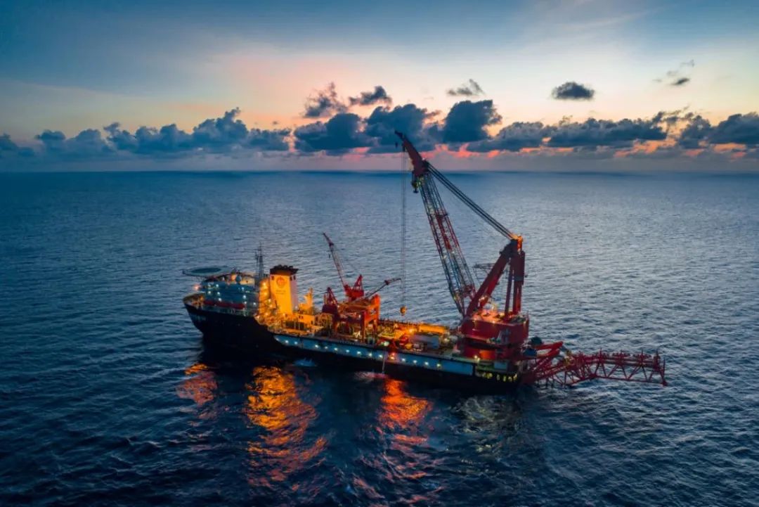 “深海一号”二期海底管道终端安装完成