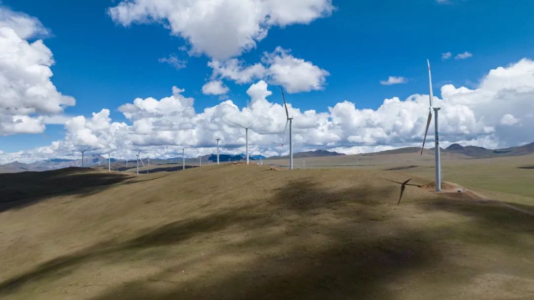 我国超高海拔风电场3.6兆瓦风力发电机组成功并网发电