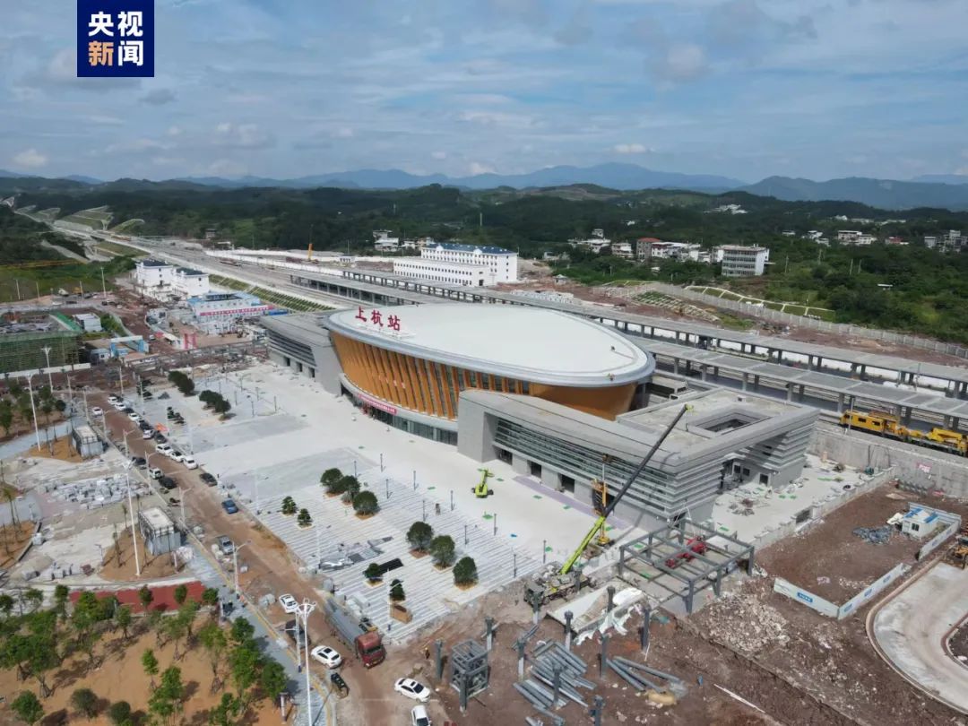 龙龙高铁福建段两座新建站房外立面亮相