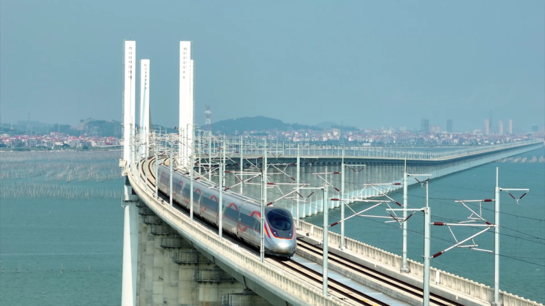 “坐着高铁看大海”将成现实 我国首条设计时速350公里跨海高铁28日开通运营