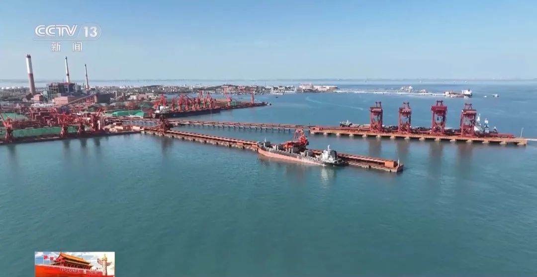 山东港口青岛港首次实现矿石全流程自动化装船作业