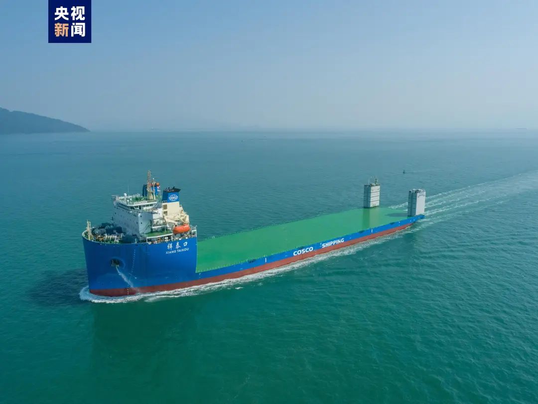 中国造6.5万吨半潜船“祥泰口”号在广州南沙命名交付
