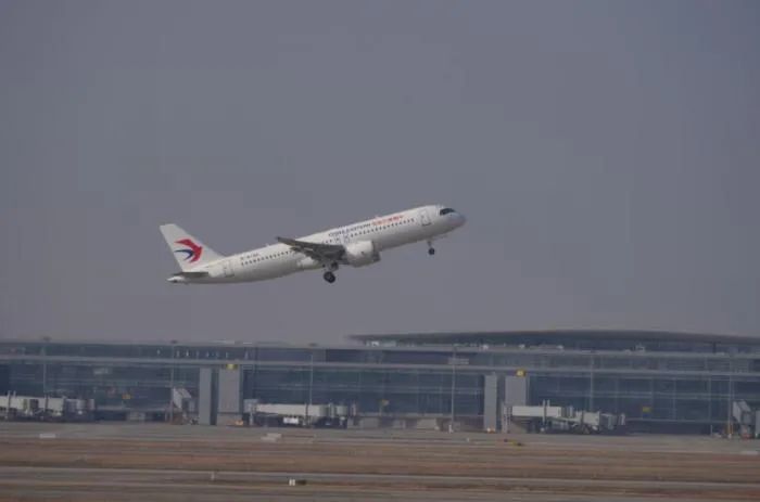 东航接收第四架C919大型客机